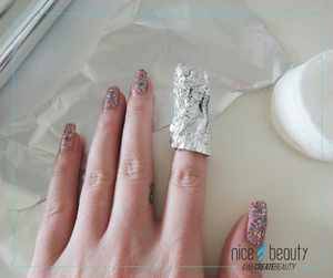 Såhär tar du enkelt bort nagellack med glitter