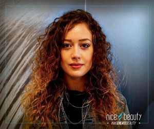 Sådan glatter du dit krøllede hår bedst!