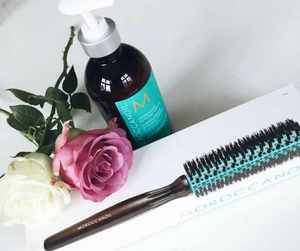 Glansfuldt hår med Moroccanoil