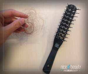 So reinigst du deine Haarbürste!