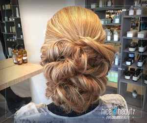 Inspiration für eine schöne und festliche Frisur