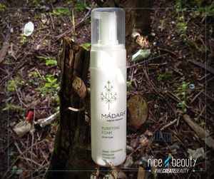 Schönes Reinigungsprodukt von MÁDARA für alle Hauttypen