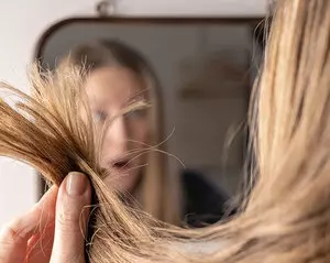 Knækket og skrøbeligt hår? Sådan får du sundt hår igen