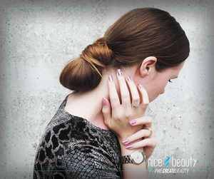 50er-inspiriertes Haar und Make-up