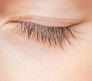 Øjenvippeserum: Din vej til naturligt lange vipper