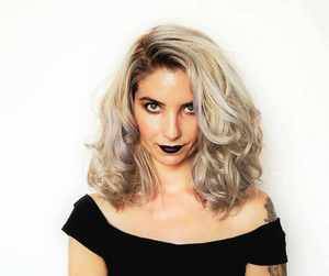 Vil du have volume og krøller der holder hele dagen?